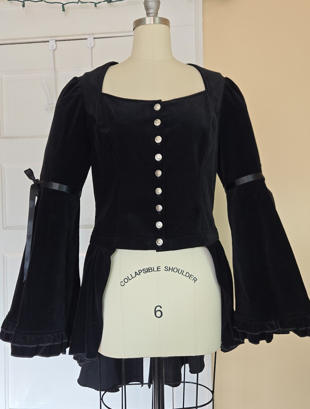 Shrine of Hollywood black velvet goth steampunk tailcoat bell sleeve peplum - Picture 16 of 16